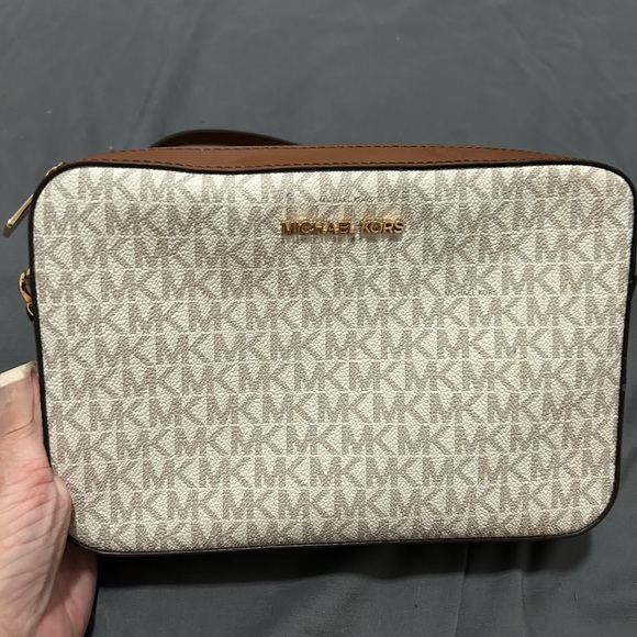 Michael Kors Crossbody Bag - Picture 1 of 12